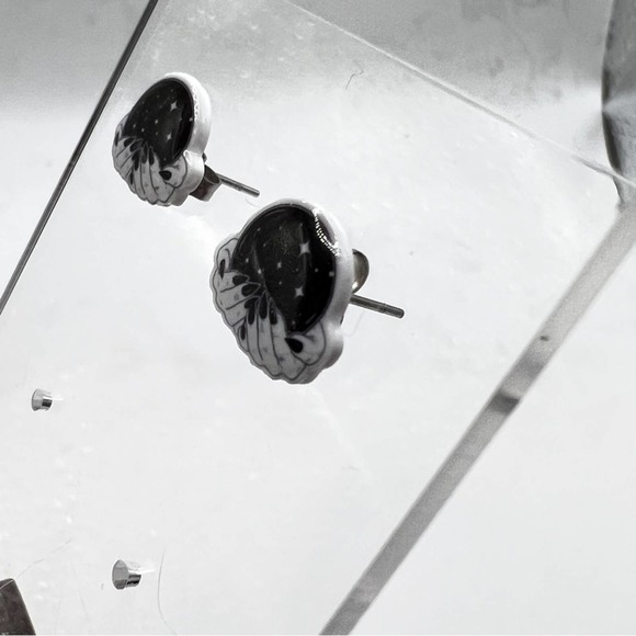 Night Goddess, tarot, hands and stars stud earrings. Small. - Picture 9 of 12